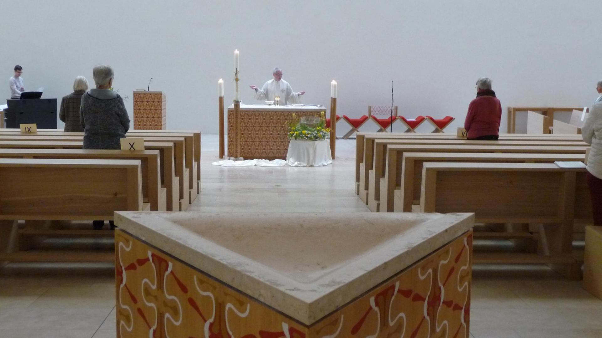 Der bundesweit erste öffentliche Corona-Gottesdienst am Montag, 20. April 2020 in der Leipziger Propstei-Kirche Der bundesweit erste öffentliche Corona-Gottesdienst am Montag, 20. April 2020 in der Leipziger Propstei-Kirche