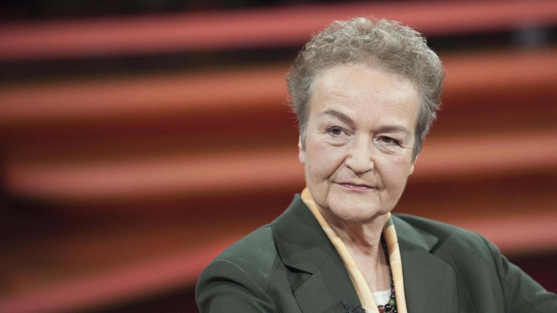 Herta Däubler-Gmelin (SPD), ehemalige Bundesjustizministerin, in der ARD-Talkreihe Günther Jauch. Herta Däubler-Gmelin (SPD), ehemalige Bundesjustizministerin, in der ARD-Talkreihe Günther Jauch.