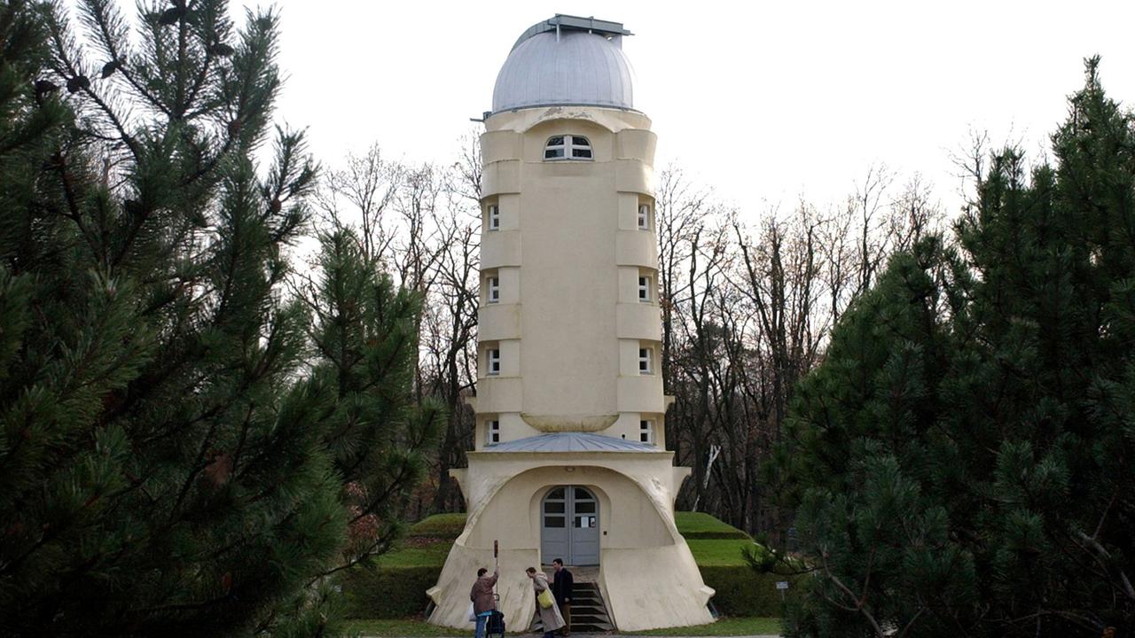 Einsteinturm auf dem Telegrafenberg in Potsdam Einsteinturm auf dem Telegrafenberg in Potsdam