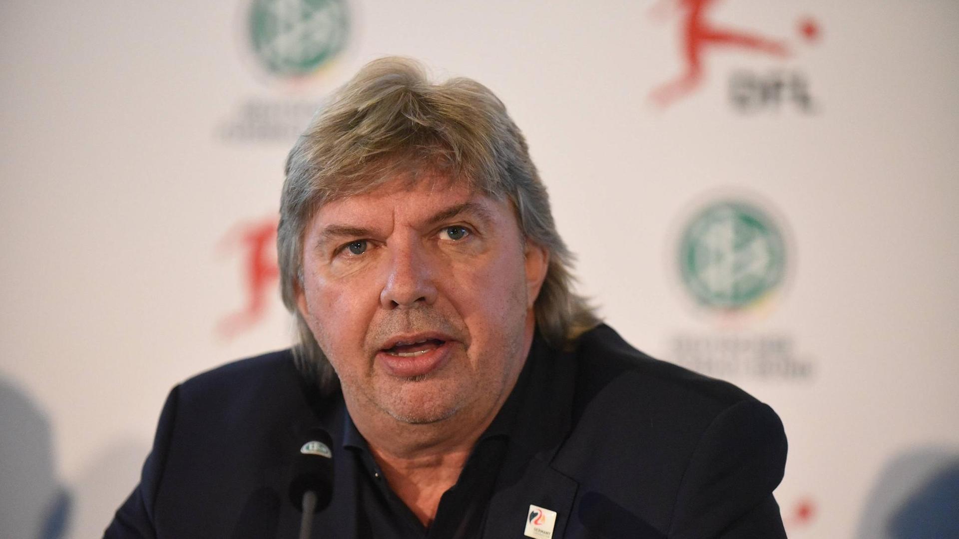 10.08.2018, GER, Saison 2018/2019, DFB, Deutscher Fussbalbund Pressekonferenz Video-Assistent - DFB Vizepräsident Ronny Zimmermann *** 10 08 2018 GER Season 2018 2019 DFB German Football Association Press Conference Video Assistant DFB Vice President Ronny Zimmermann 10.08.2018, GER, Saison 2018/2019, DFB, Deutscher Fussbalbund Pressekonferenz Video-Assistent - DFB Vizepräsident Ronny Zimmermann *** 10 08 2018 GER Season 2018 2019 DFB German Football Association Press Conference Video Assistant DFB Vice President Ronny Zimmermann