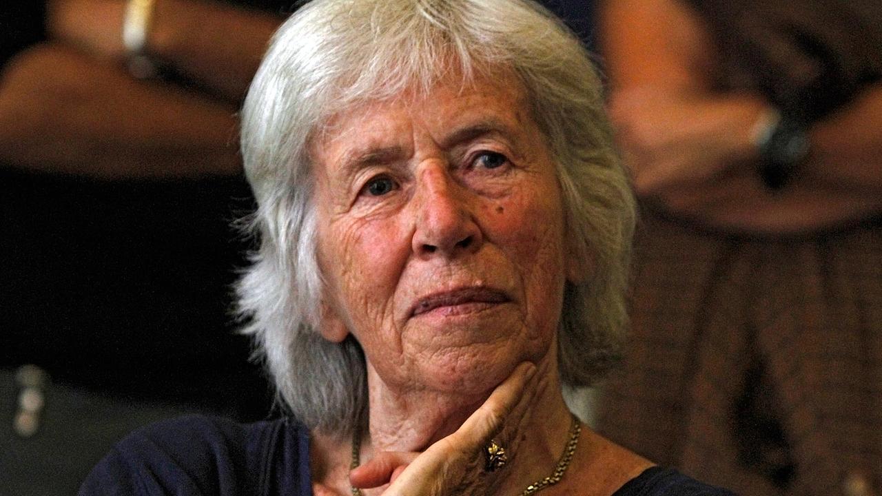 Porträt der Theaterwissenschaftlerin und Kulturmanagerin Nele Hertling, aufgenommen 2012 Porträt der Theaterwissenschaftlerin und Kulturmanagerin Nele Hertling, aufgenommen 2012