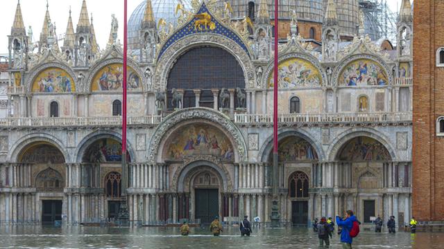 Hochwasser in Venedig: Auch der Markusdom hat Schäden abbekommen.