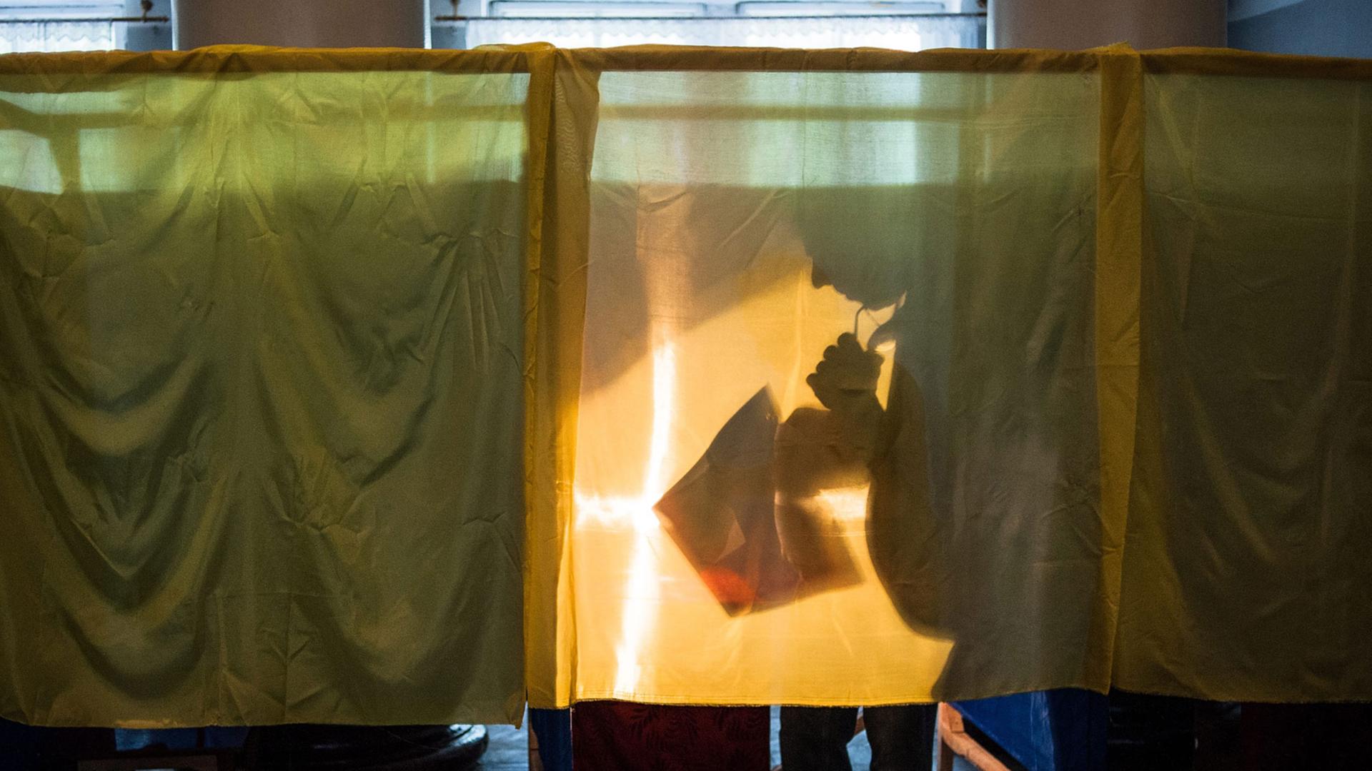 A Ukrainian voter fills in a ballot inside a booth at apolling station in the town of Dobropillia, Donetsk region, Ukraine, 25 May 2014. Ukraine votes for a new president on 25 May, despite spiralling violence in the country's east, where pro-Russian insurgents have promised to do everything to prevent the election. The government in Kiev vows that the vote will go ahead in all parts of the country, including Crimea, which was annexed by Russia after a controversial referendum in March A Ukrainian voter fills in a ballot inside a booth at apolling station in the town of Dobropillia, Donetsk region, Ukraine, 25 May 2014. Ukraine votes for a new president on 25 May, despite spiralling violence in the country's east, where pro-Russian insurgents have promised to do everything to prevent the election. The government in Kiev vows that the vote will go ahead in all parts of the country, including Crimea, which was annexed by Russia after a controversial referendum in March