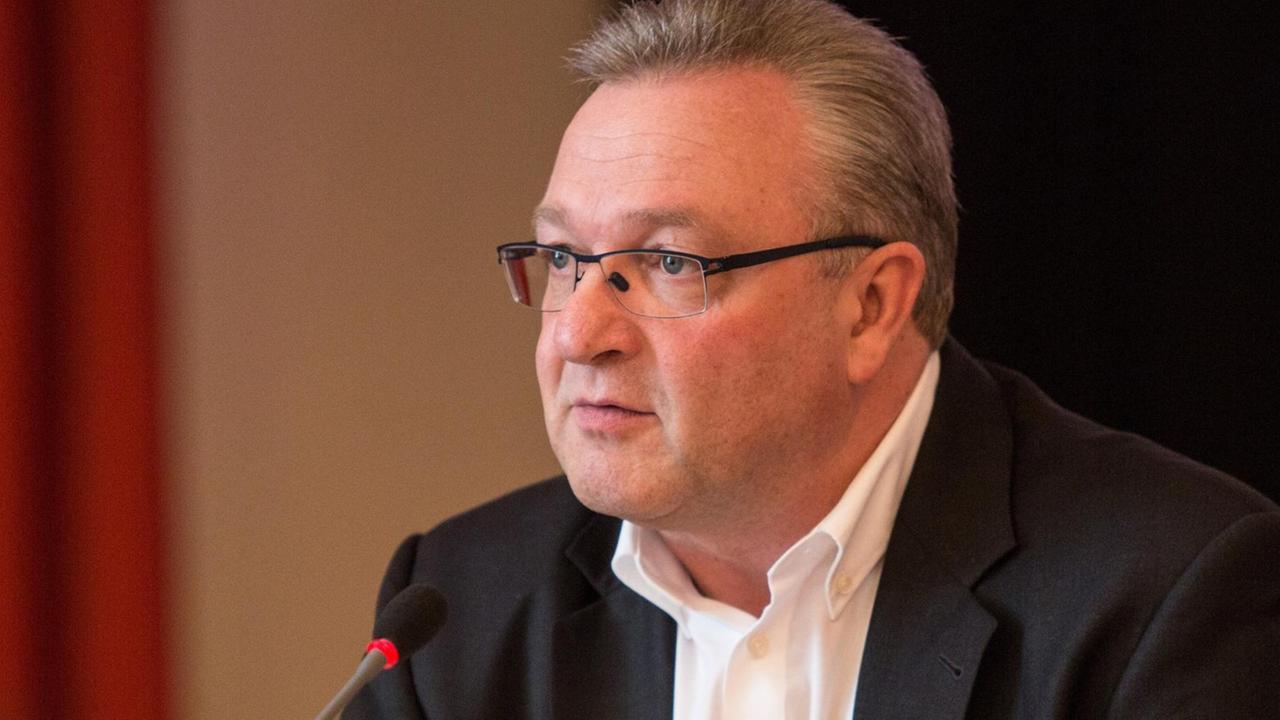 Der Berliner Innensenator Frank Henkel Der Berliner Innensenator Frank Henkel