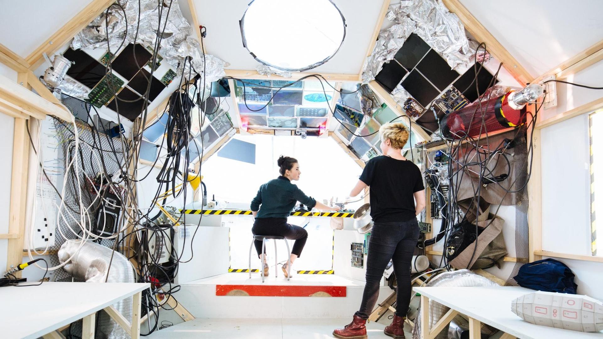 Ausstellungsansicht Planet B: Labor Fou / NRW-Forum Düsseldorf, Foto B. Babic Ausstellungsansicht Planet B: Labor Fou / NRW-Forum Düsseldorf, Foto B. Babic