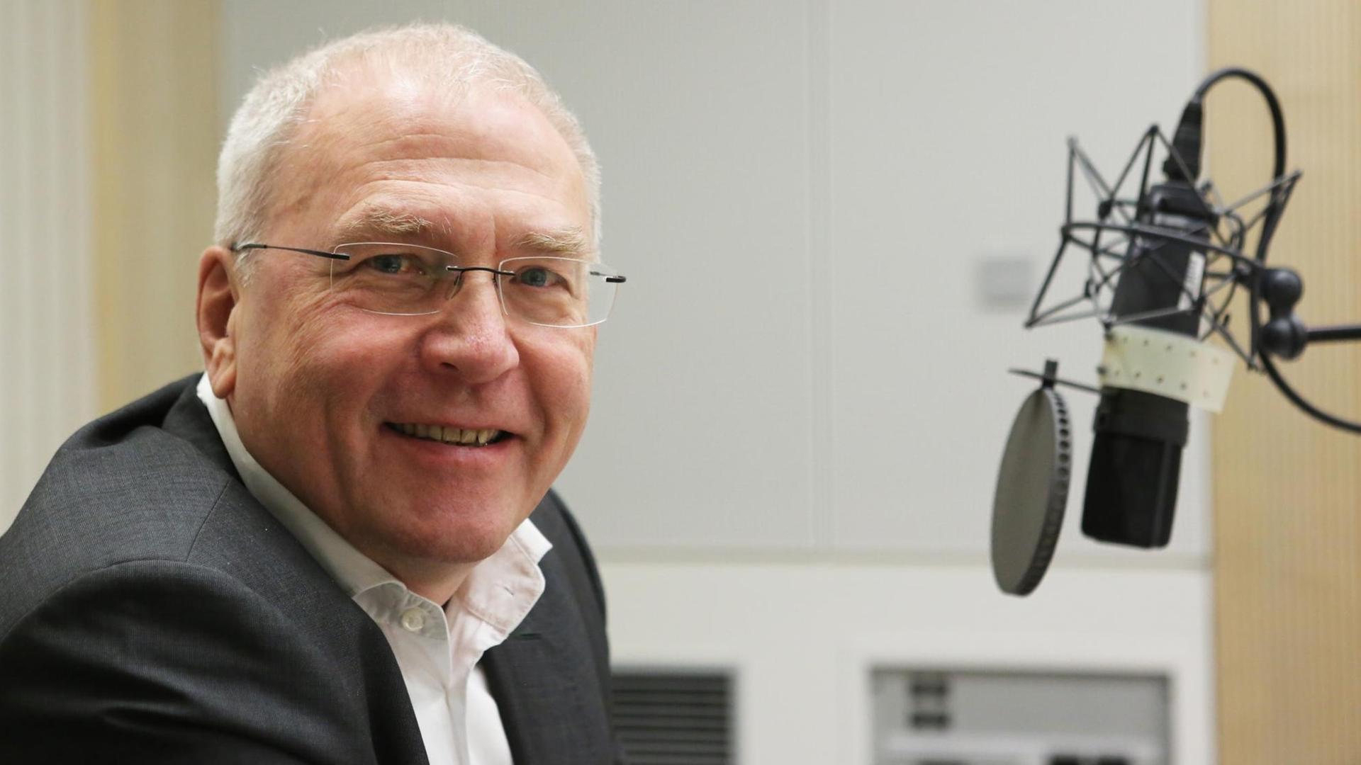 Michael Vesper, Vorsitzender des DOSB, im Deutschlandfunk Sportgespräch