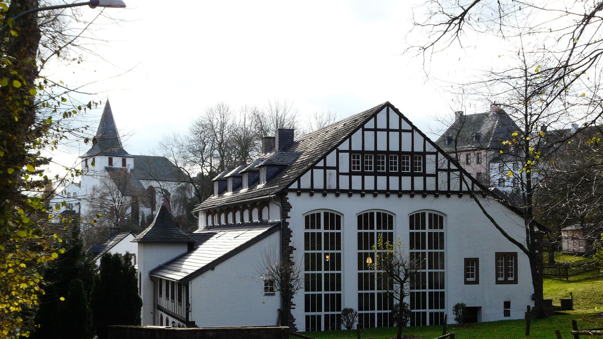 Die ehemalige Hermann Göring-Meisterschule in Kronenburg, in der sich heute das landeseigene "Haus für Lehrerfortbildung" befindet. Die ehemalige Hermann Göring-Meisterschule in Kronenburg, in der sich heute das landeseigene "Haus für Lehrerfortbildung" befindet.