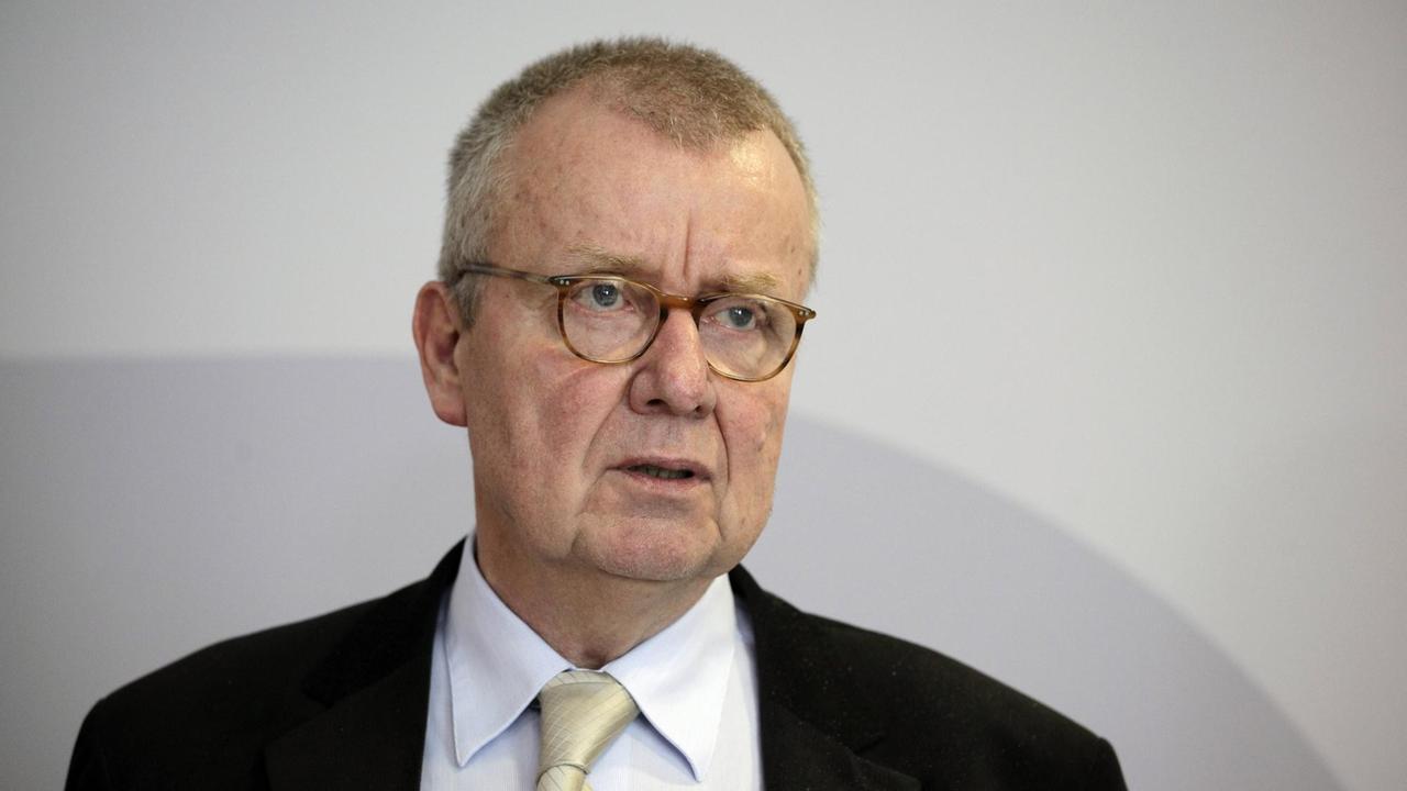 Berlin, Steigenberger Hotel , ZDF, 16. Sitzung des Fernsehrates in der XIV. Amtsperiode. Themen sind unter anderem: Stand und Entwicklung von ZDFinfo, Stand und Entwicklung von PHOENIX, Transparenzmaßnahmen des Fernsehrates , Foto: Fernsehratsvorsitzenden Ruprecht Polenz Berlin Steigenberger Hotel ZDF 16 Meeting the Television in the XIV Term of office Topics are under others stand and Development from stand and Development from Phoenix the Television Photo Ruprecht Polenz Berlin, Steigenberger Hotel , ZDF, 16. Sitzung des Fernsehrates in der XIV. Amtsperiode. Themen sind unter anderem: Stand und Entwicklung von ZDFinfo, Stand und Entwicklung von PHOENIX, Transparenzmaßnahmen des Fernsehrates , Foto: Fernsehratsvorsitzenden Ruprecht Polenz Berlin Steigenberger Hotel ZDF 16 Meeting the Television in the XIV Term of office Topics are under others stand and Development from stand and Development from Phoenix the Television Photo Ruprecht Polenz