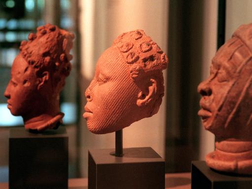 Diese Terrakotta-Köpfe aus der heiligen Stadt der Yoruba in Nigeria gehören zu den Höhepunkten einer Ausstellung über afrikanische Kunst im Völkerkundemuseum in Berlin-Dahlem.