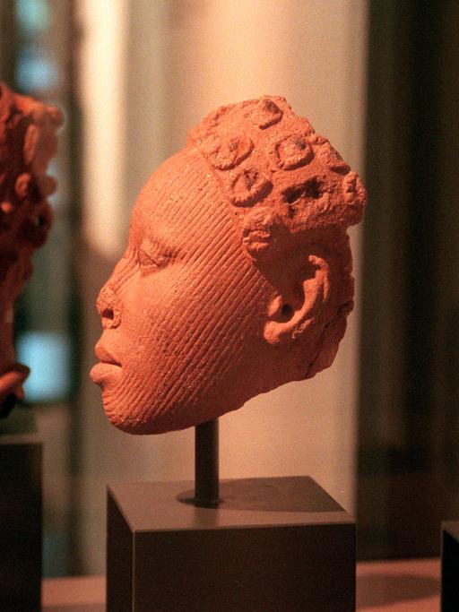 Diese Terrakotta-Köpfe aus der heiligen Stadt der Yoruba in Nigeria gehören zu den Höhepunkten einer Ausstellung über afrikanische Kunst im Völkerkundemuseum in Berlin-Dahlem.