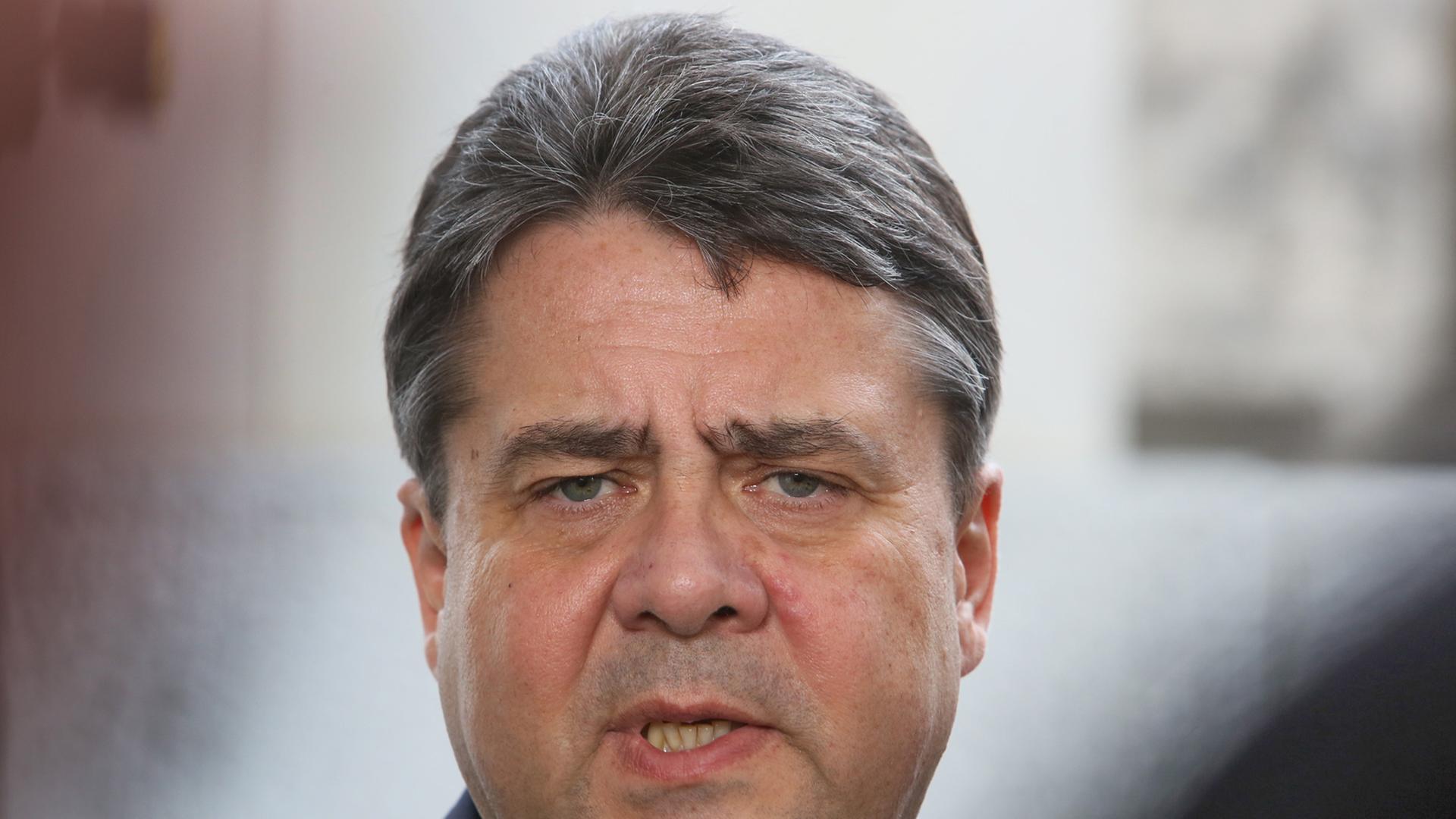 Sigmar Gabriel bei einem Pressestatement in Berlin Sigmar Gabriel bei einem Pressestatement in Berlin