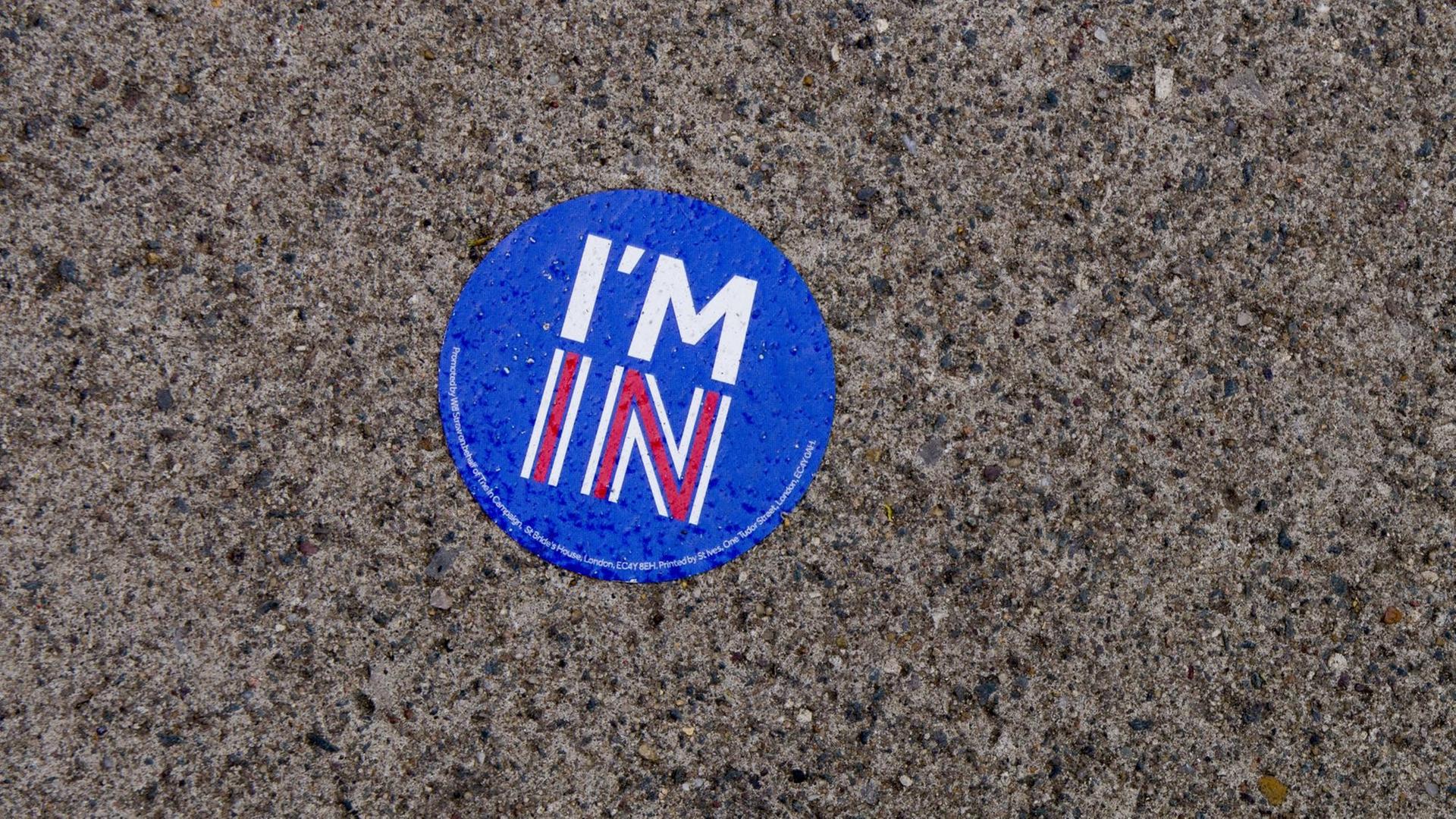 Ein Aufkleber mit der Aufschrift "I'm in" ("Ich bin drin") wirbt für Stimmen gegen den Brexit Ein Aufkleber mit der Aufschrift "I'm in" ("Ich bin drin") wirbt für Stimmen gegen den Brexit