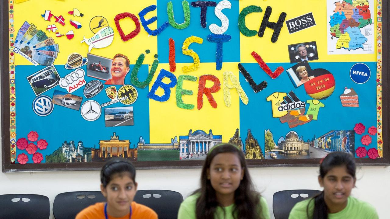 Indische Schüler lernen die deutsche Sprache in Neu Delhi.