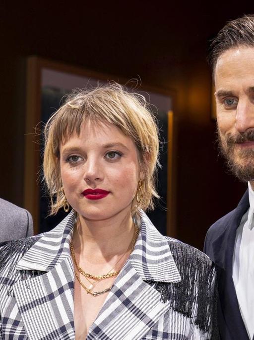 Max von der Groeben, Jella Haase und Clemens Schick beim Fotocall der Weltpremiere des Netflix-Films Kidnapping Stella auf dem 37. Filmfest München 2019 im Arri Kino.