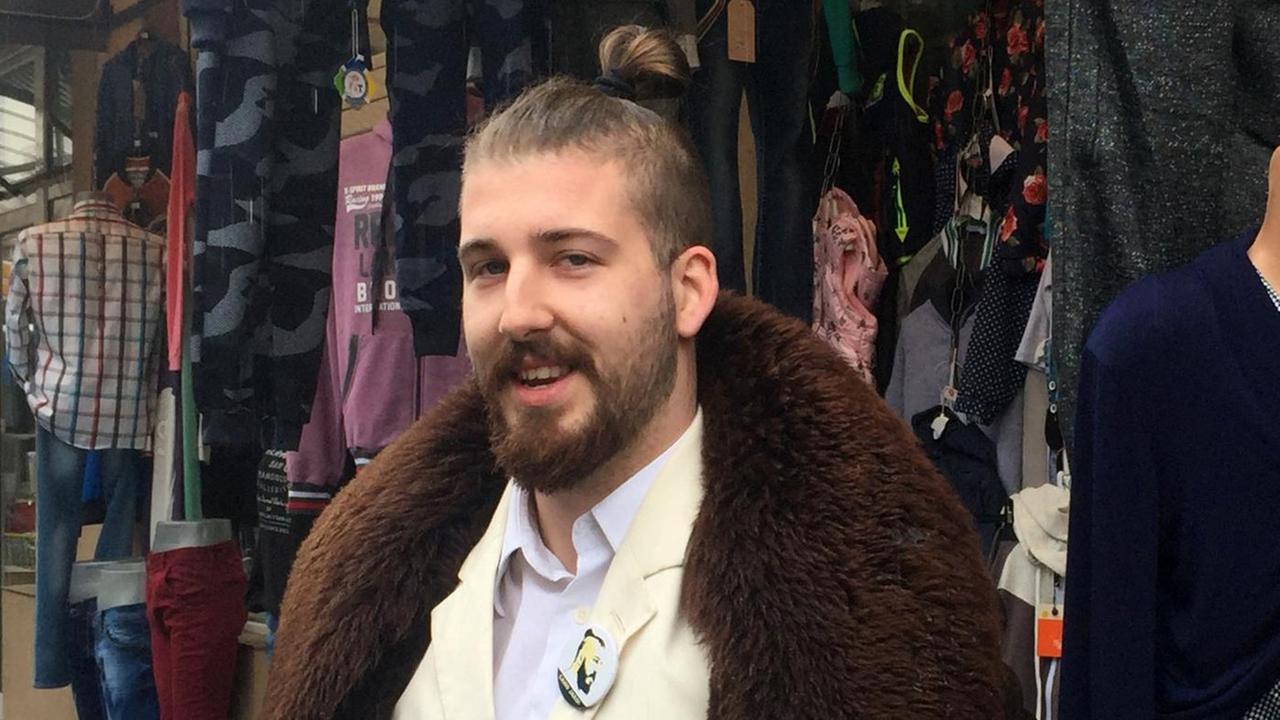 Der Kandidat für das Amt des Präsidenten von Serbien, Luka Maksimovic, alias Ljubisa Preletacevic Beli, aufgenommen am 19.03.2017 in Mladenovac (Serbien) Der Kandidat für das Amt des Präsidenten von Serbien, Luka Maksimovic, alias Ljubisa Preletacevic Beli, aufgenommen am 19.03.2017 in Mladenovac (Serbien)