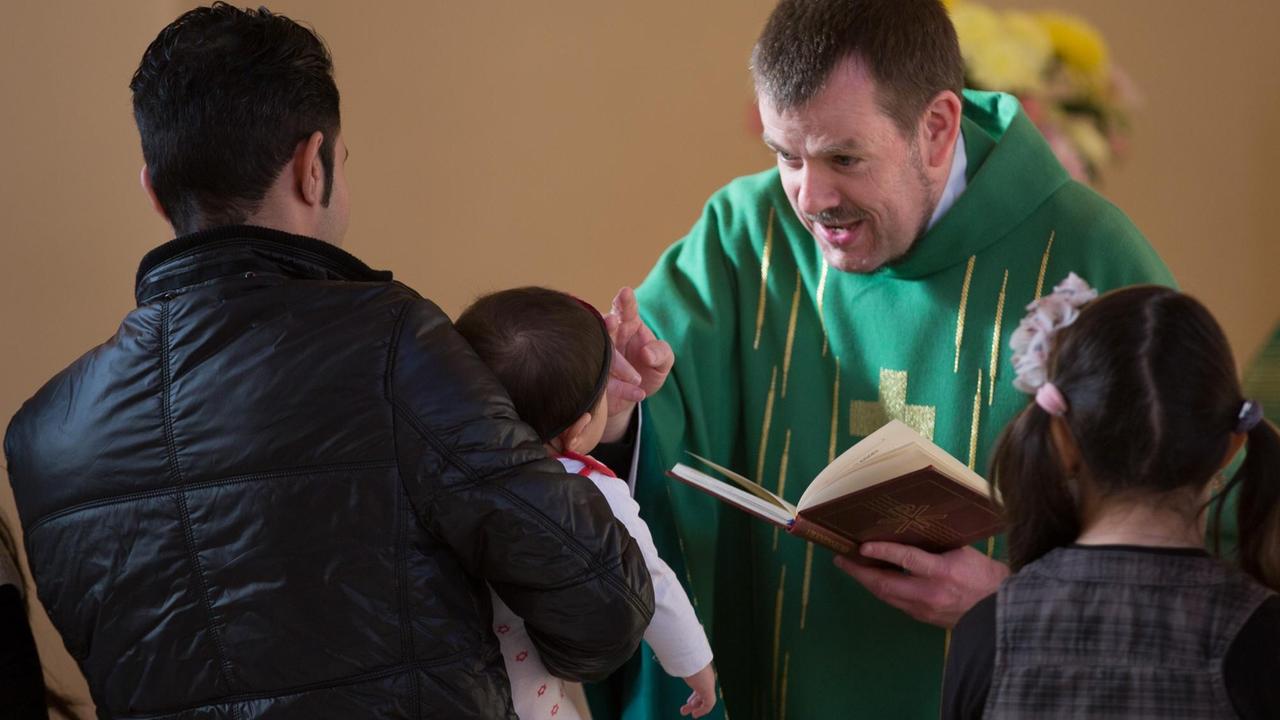 Pastor Gottfried Martens in Berlin: Mehrere hundert Iraner und Afghanen haben sich von ihm in den vergangenen Jahren taufen lassen. Pastor Gottfried Martens in Berlin: Mehrere hundert Iraner und Afghanen haben sich von ihm in den vergangenen Jahren taufen lassen.