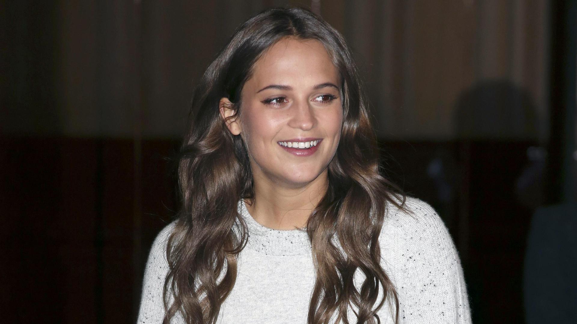 Die Schauspielerin Alicia Vikander beim Photocall zum Kinofilm "The Danish Girl" im Berliner Hotel Ritz Carlton Die Schauspielerin Alicia Vikander beim Photocall zum Kinofilm "The Danish Girl" im Berliner Hotel Ritz Carlton