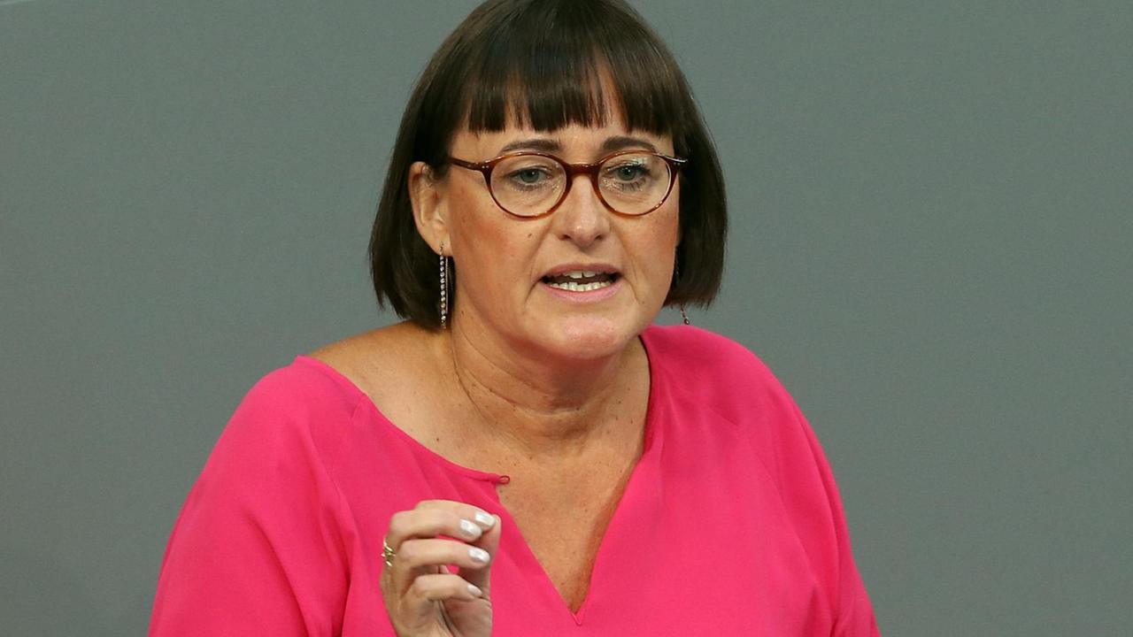 Martina Renner (Die Linke) spricht im Bundestag Martina Renner (Die Linke) spricht im Bundestag