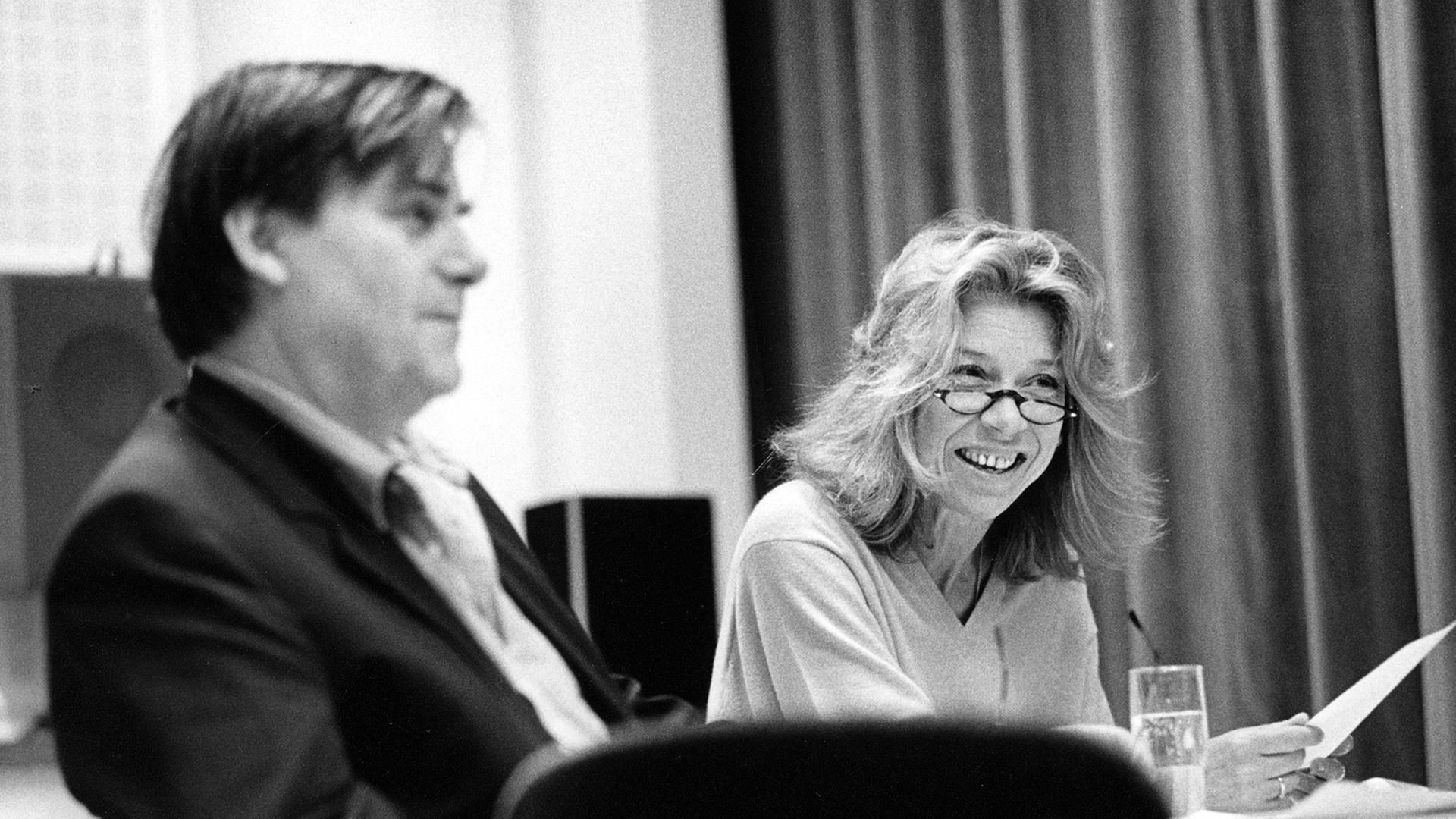 Hörspiel: "Der Hahn ist tot" mit Peter Simonischek und Evelyn Hamann Hörspiel: "Der Hahn ist tot" mit Peter Simonischek und Evelyn Hamann