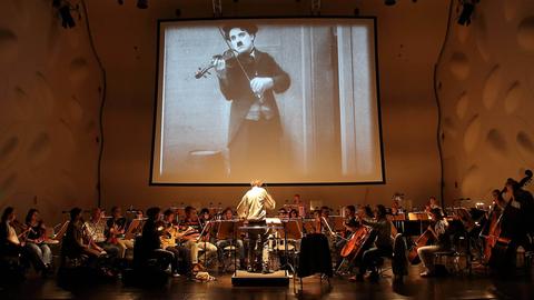 Das Deutsche Filmorchester Babelsberg spielt bei einer Probe im Nikolaisaal Potsdam.