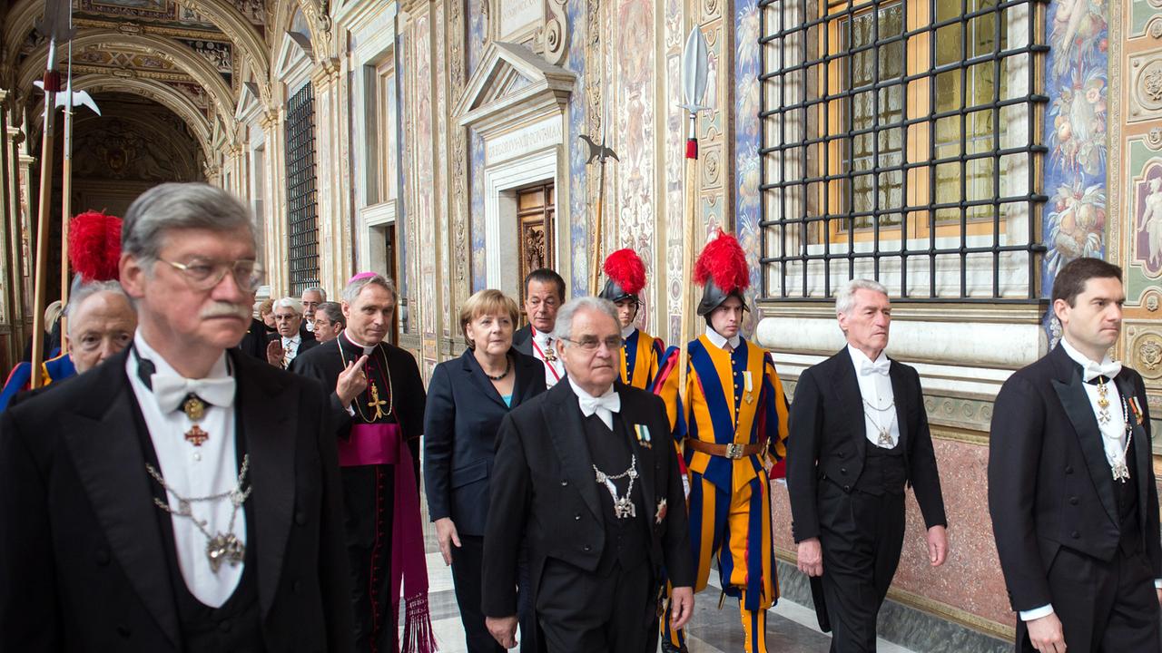 Merkel zu Privataudienz bei Papst Franziskus Merkel zu Privataudienz bei Papst Franziskus