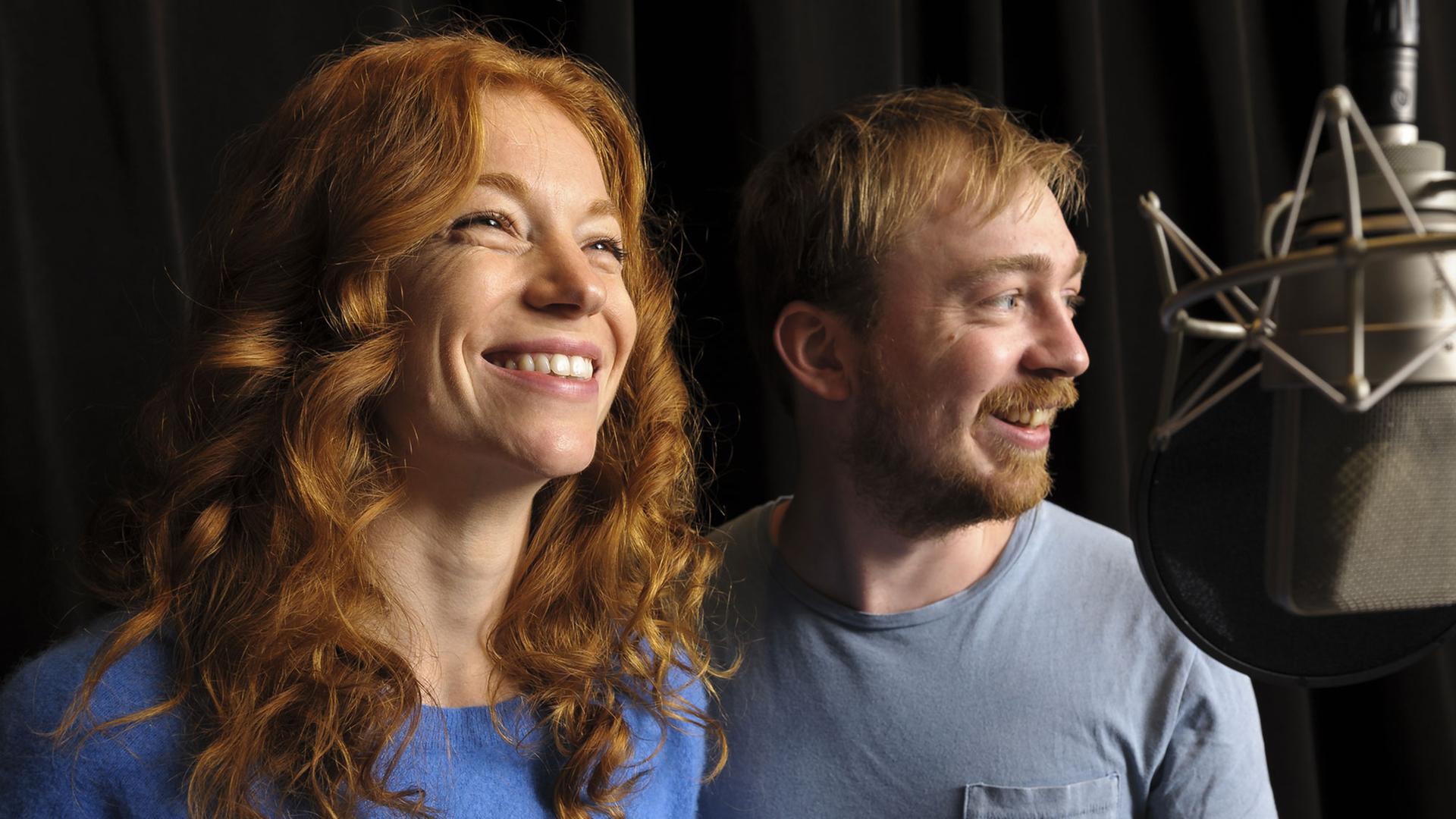 Hörspiel: "Wasserstoffbrennen" (Freispiel) Produktion Deutschlandradio Kultur 2016 Abgebildet: Marleen Lohse, Tino Mewes. Hörspiel: "Wasserstoffbrennen" (Freispiel) Produktion Deutschlandradio Kultur 2016 Abgebildet: Marleen Lohse, Tino Mewes.