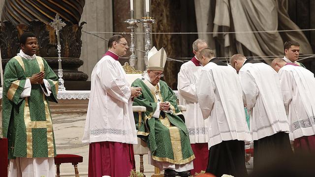 Papst Franziskus eröffnet die Bischofssynode in Rom.