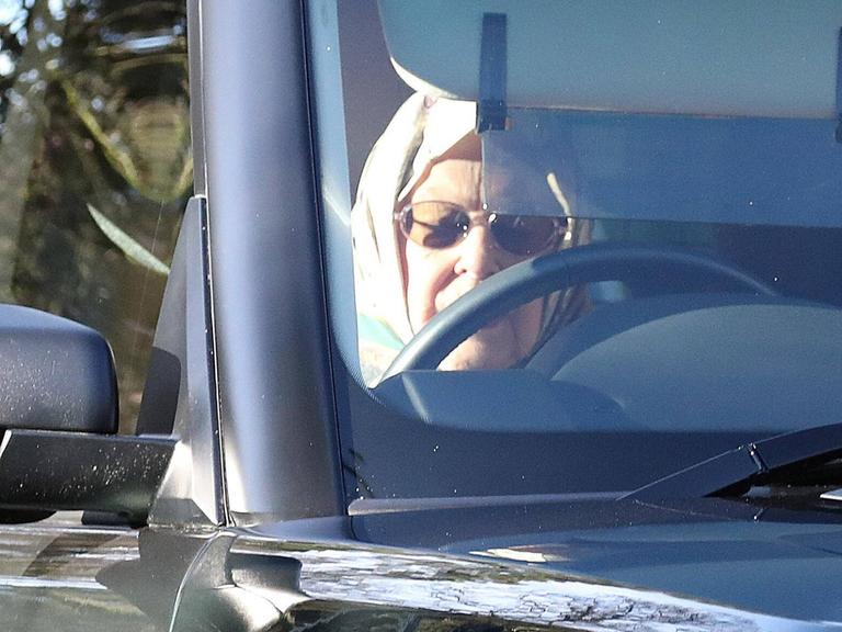 Queen Elizabeth II am Steuer in Sandringham, Norfolk, Großbritannien, Januar 11, 2020.