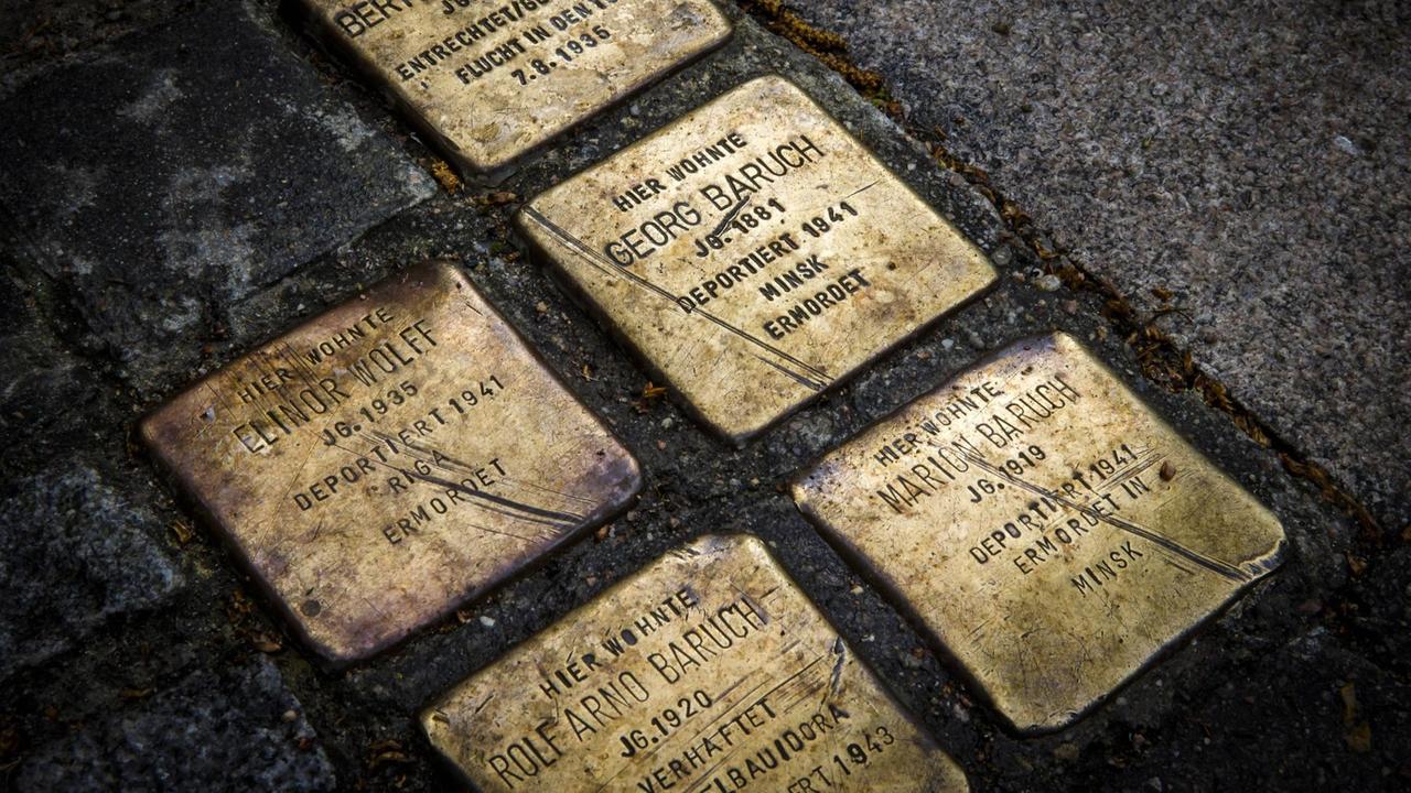 Stolpersteine im ehemaligen jüdischen Grindelviertel in Hamburg Stolpersteine im ehemaligen jüdischen Grindelviertel in Hamburg