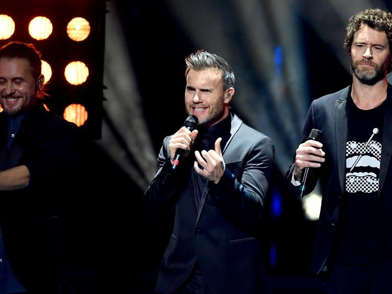 Mark Owen (l-r), Gary Barlow und Howard Donald von der Band Take That treten bei der 70. Verleihung des Medienpreises Bambi auf.