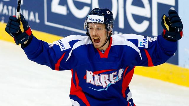 Brodk Radunske ist einer von rund einem halben Dutzend kanadischer Eishockeyspieler, die vor Olympia in Südkorea eingebürgert wurden.
