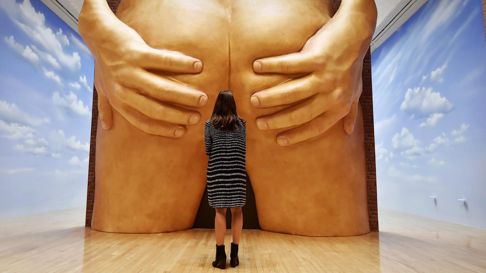 Die Arbeit "Project for a Door (After Gaetano Pesce) 2016" von Anthea Hamilton in der Tate Britain in London: Die Künstlerin ist für den Turner Prize nominiert. Die Arbeit "Project for a Door (After Gaetano Pesce) 2016" von Anthea Hamilton in der Tate Britain in London: Die Künstlerin ist für den Turner Prize nominiert.
