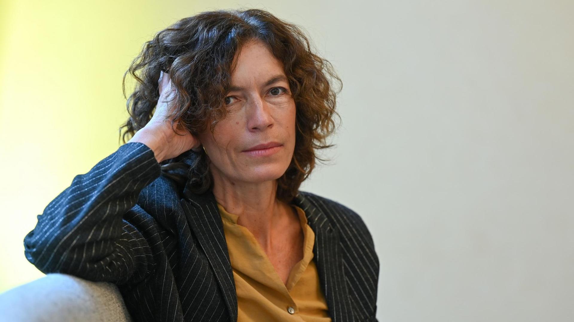 Hessen, Frankfurt/Main: Die Autorin Anne Weber ("Annette, ein Heldinnenepos") erhält den Deutschen Buchpreis 2020.