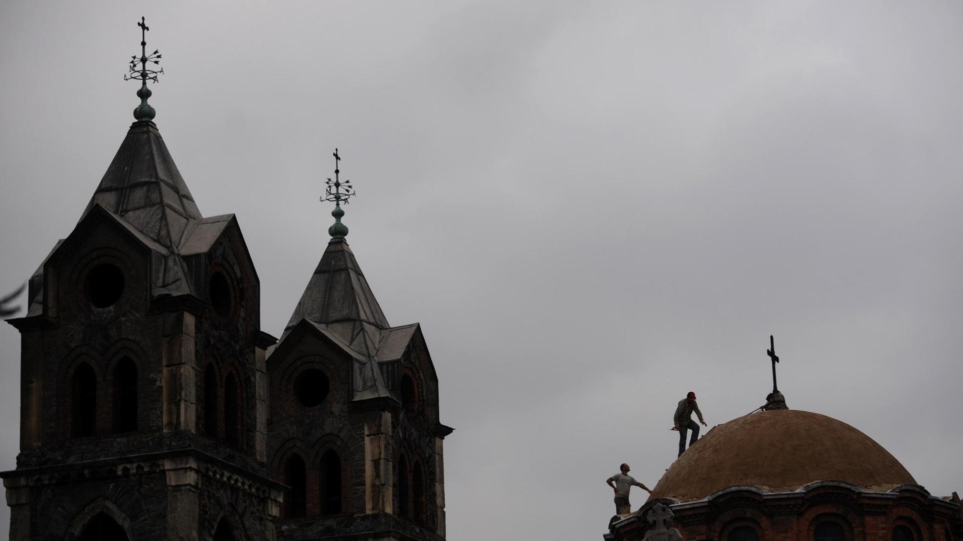 Bauarbeiten an der Evangelistria-Kirche im Istanbuler Stadtteil Dolapdere im Jahr 2009. Mittlerweile fehle für notwendige Reparaturen das Geld, so Pater Dositheos. Bauarbeiten an der Evangelistria-Kirche im Istanbuler Stadtteil Dolapdere im Jahr 2009. Mittlerweile fehle für notwendige Reparaturen das Geld, so Pater Dositheos.