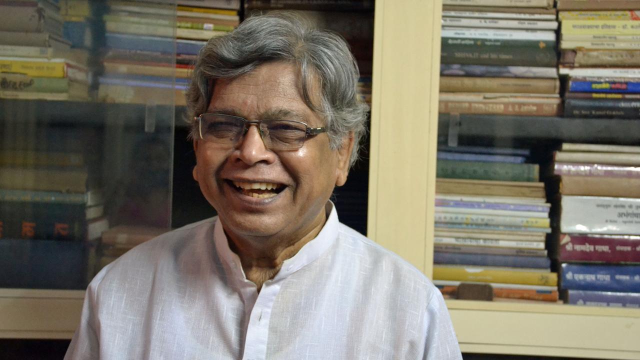 Raja Dhale von den "Dalit Panther" in seiner Bibliothek in Mumbai Raja Dhale von den "Dalit Panther" in seiner Bibliothek in Mumbai