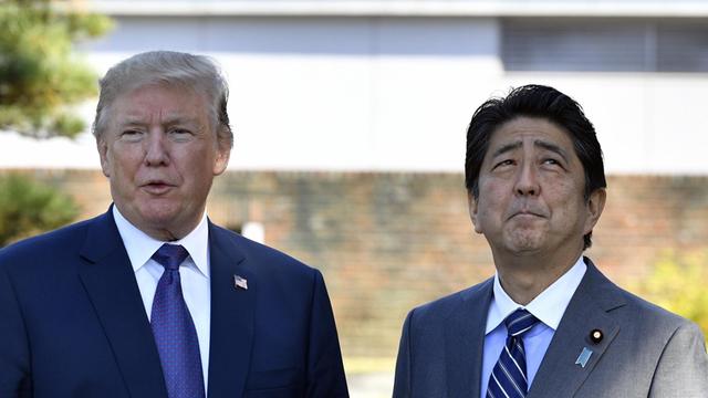 US-Präsident Donald Trump und Japans Ministerpräsident Shinzo Abe nahe Tokio.