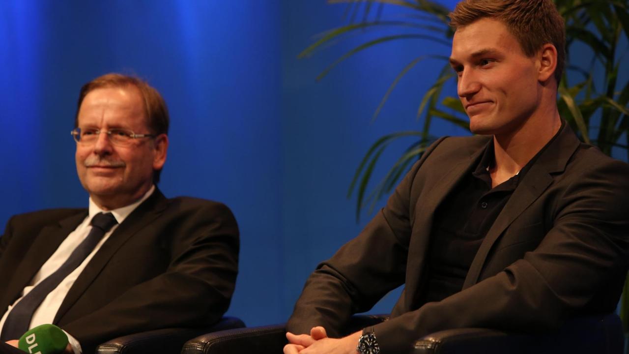 Rainer Koch (l.) Thomas Röhler bei der 7. Sportkonferenz des Deutschlandfunks Rainer Koch (l.) Thomas Röhler bei der 7. Sportkonferenz des Deutschlandfunks