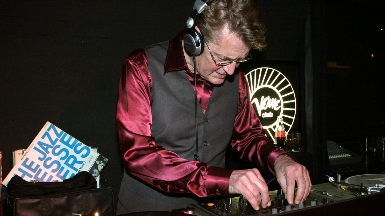 Ein Multitalent: Der Jazzpianist und Komponist Alexander von Schlippenbach legt 2009 in einem Berliner Club auf. Ein Multitalent: Der Jazzpianist und Komponist Alexander von Schlippenbach legt 2009 in einem Berliner Club auf.
