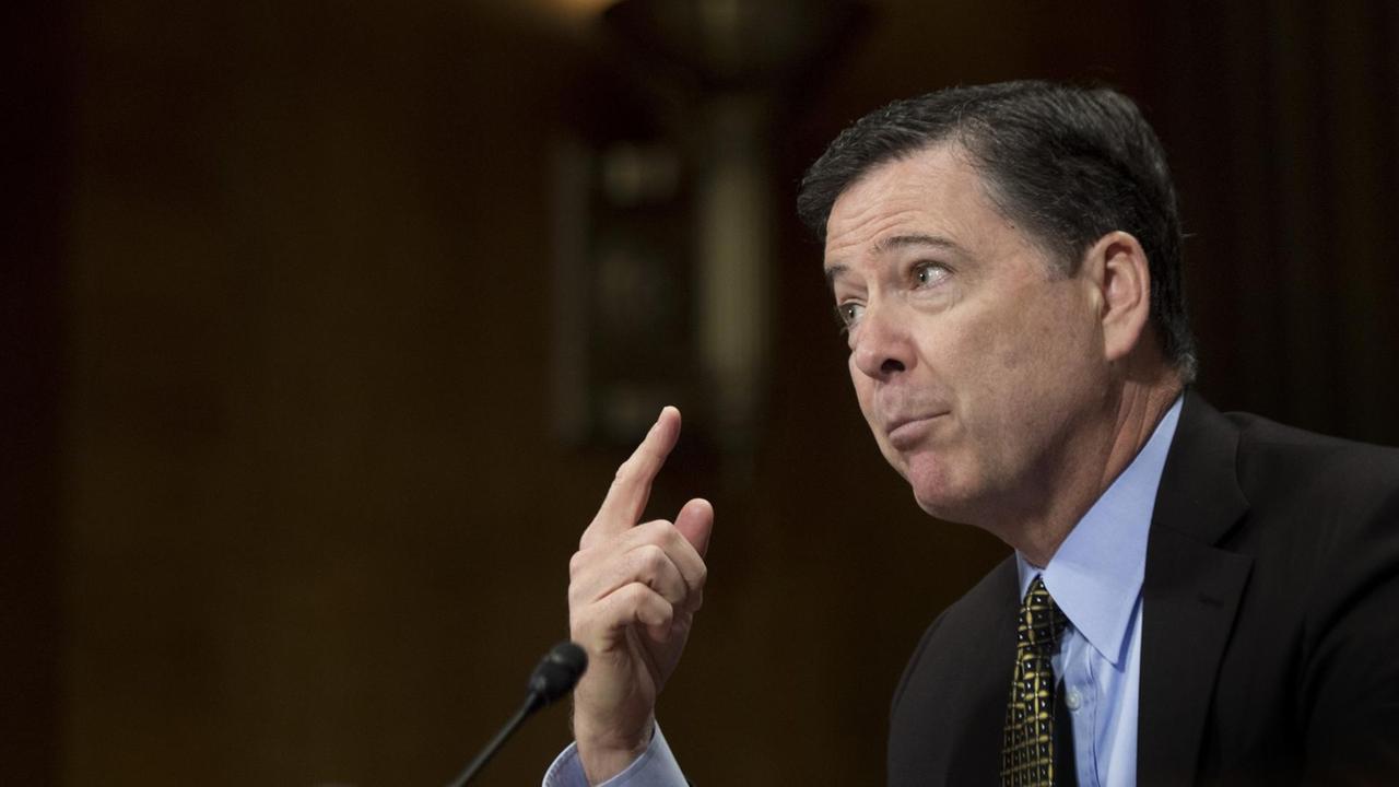 FBI-Direktor James Comey bei seiner Anhörung im US-Senat Anfang Mai 2017. FBI-Direktor James Comey bei seiner Anhörung im US-Senat Anfang Mai 2017.