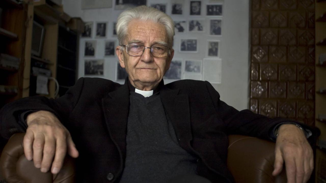 Der polnische Theologe, Priester und Journalist Adam Edward Boniecki. Der polnische Theologe, Priester und Journalist Adam Edward Boniecki.