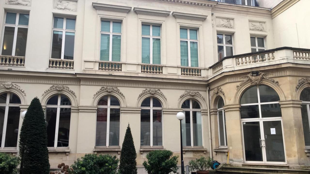 Ansicht des langjährigen Hauptsitzes der Parti Socialiste in der Rue de Solférino in Paris Ansicht des langjährigen Hauptsitzes der Parti Socialiste in der Rue de Solférino in Paris