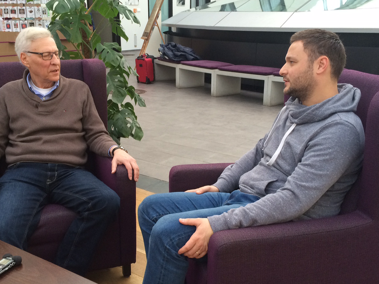 Gideon Osterer und sein Sohn Oren Osterer (rechts) zu den Maccabi-Games in Berlin