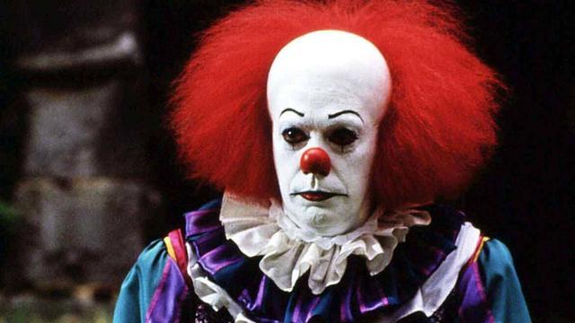 Der Clown Pennywise (Tim Curry) in einer Szene der Stephen-King-Verfilmung "Es" von 1990.