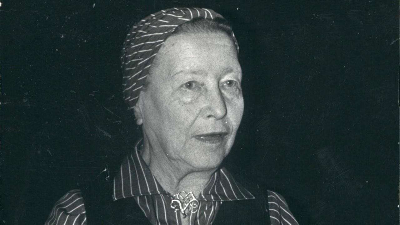 Porträt der französischen Schriftstellerin Simone de Beauvoir.