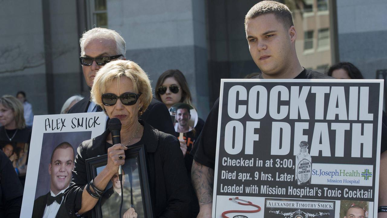 Protest gegen die Pharmaindustrie - immer mehr Menschen in den USA sterben an Schmerzmittelmissbrauch Protest gegen die Pharmaindustrie - immer mehr Menschen in den USA sterben an Schmerzmittelmissbrauch