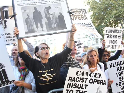Proteste gegen die Aufführung der Oper "The Death of Klinghoffer" am Metropolitan Opera House, New York, am 22.09.2014.