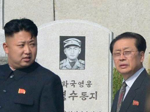 Jang Song Thaek mit Machthaber Kim Jong Un (Archiv) Jang Song Thaek mit Machthaber Kim Jong Un (Archiv)