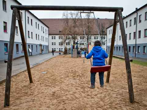 Die Zentralen Aufnahmeeinrichtung für Asylbewerber (ZAE) in Zirndorf (Bayern). Die Zentralen Aufnahmeeinrichtung für Asylbewerber (ZAE) in Zirndorf (Bayern).