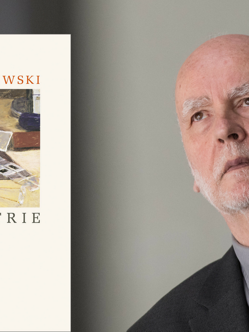 Im Vordergrund das Buchcover von Adam Zagajewskis "Asymmetrie", im Hintergrund der Schriftsteller selbst.