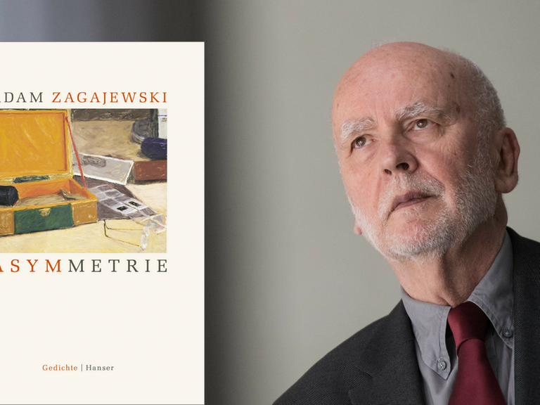 Im Vordergrund das Buchcover von Adam Zagajewskis "Asymmetrie", im Hintergrund der Schriftsteller selbst.